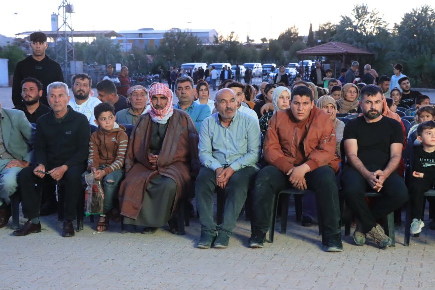 Di roja şehîdan de şêniyên Kobanê mûm li ber serê şehîdan vêxistin